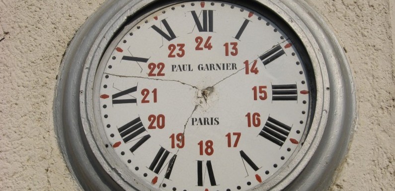 Ceasul din Gara Comana
