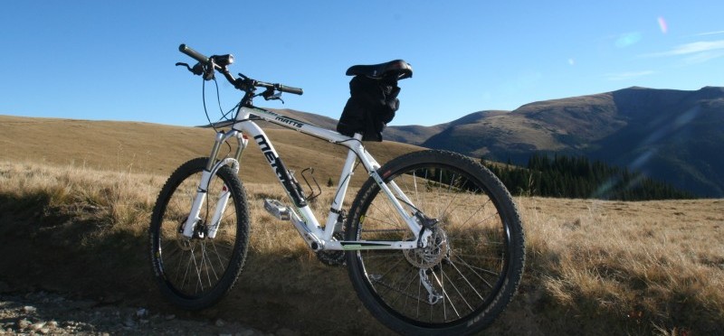 Cu bicicleta pe Strategica - Munții Latoriței