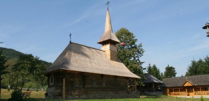 Biserica de lemn de la Mănăstirea Moisei