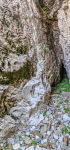 "Castronul" sculptat de torent