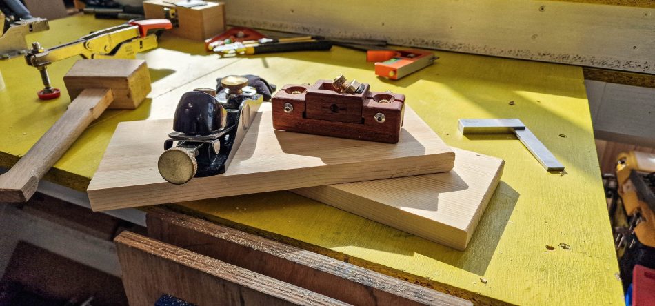 Mai mică decât o rindea pentru capete de fibră (block plane)