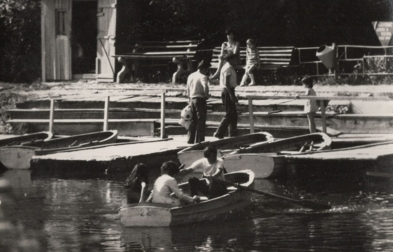 O tripletă socială