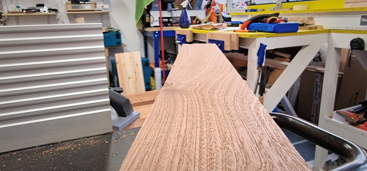 Sapeli tangențial, rindeluit